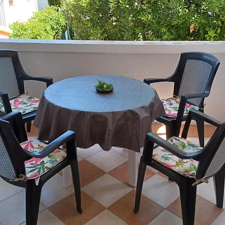 Mirna Apartmán Vir